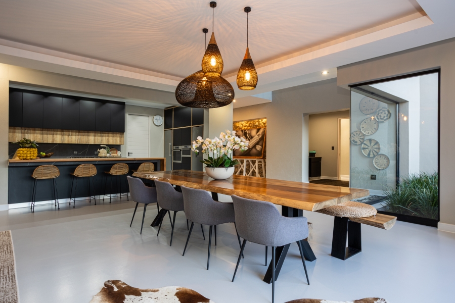 6 Bedroom Property for Sale in Winelands Western Cape